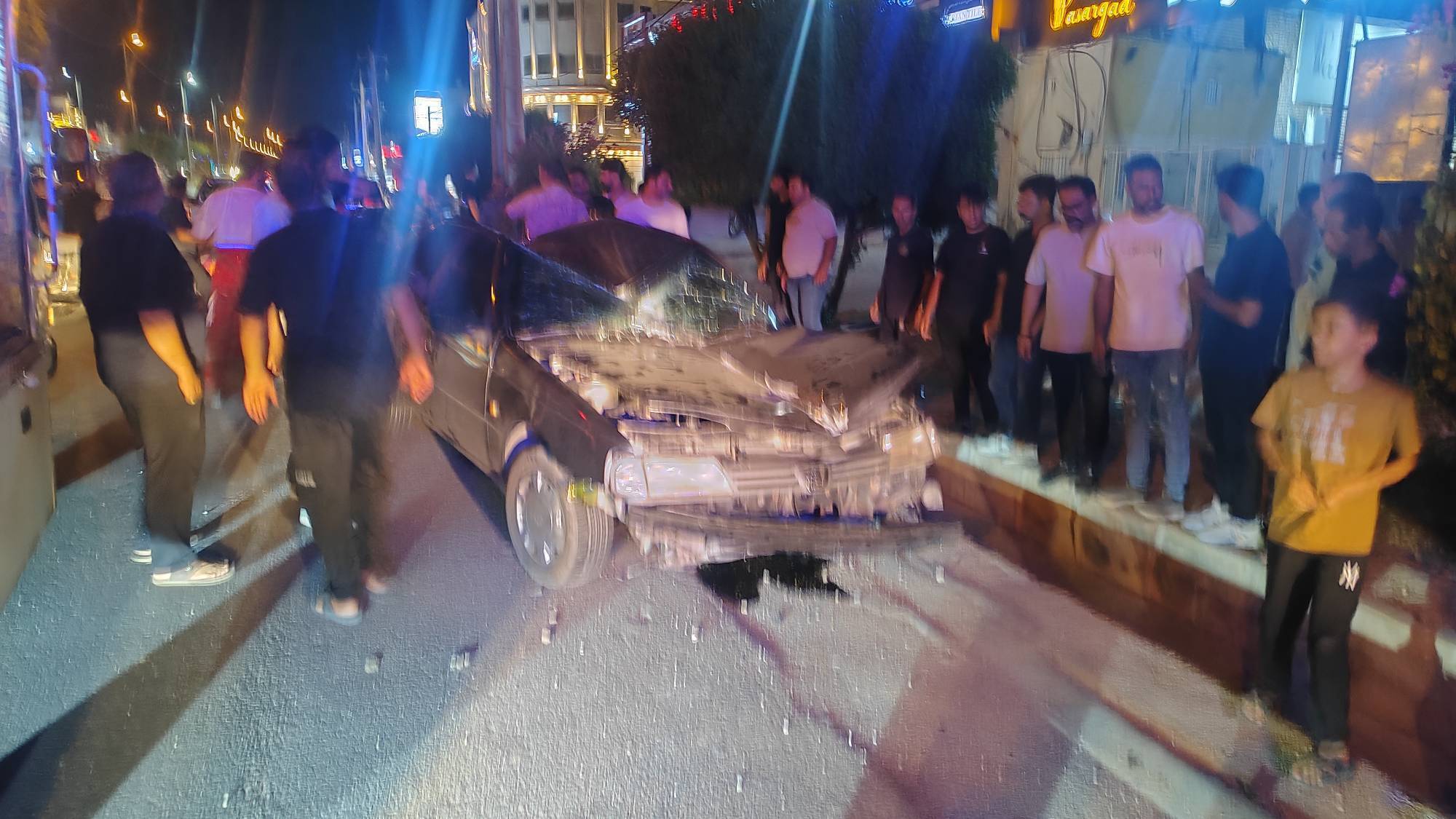 دو مصدوم بر اثر واژگونی خودرو سواری ۴۰۵ در جاده گراش به لار