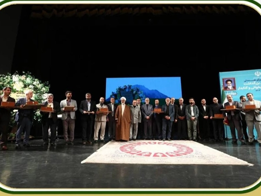 تقدیر از احمد شاکری خیر عمادشهری لارستان، برگزیده بخش ترویج کتابخوانی