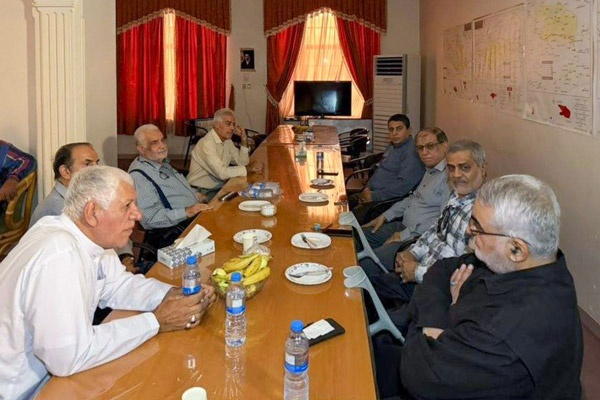 بروجردی در دیدار با مردم و مسئولان، مشکلات لارستان را پیگیری کرد