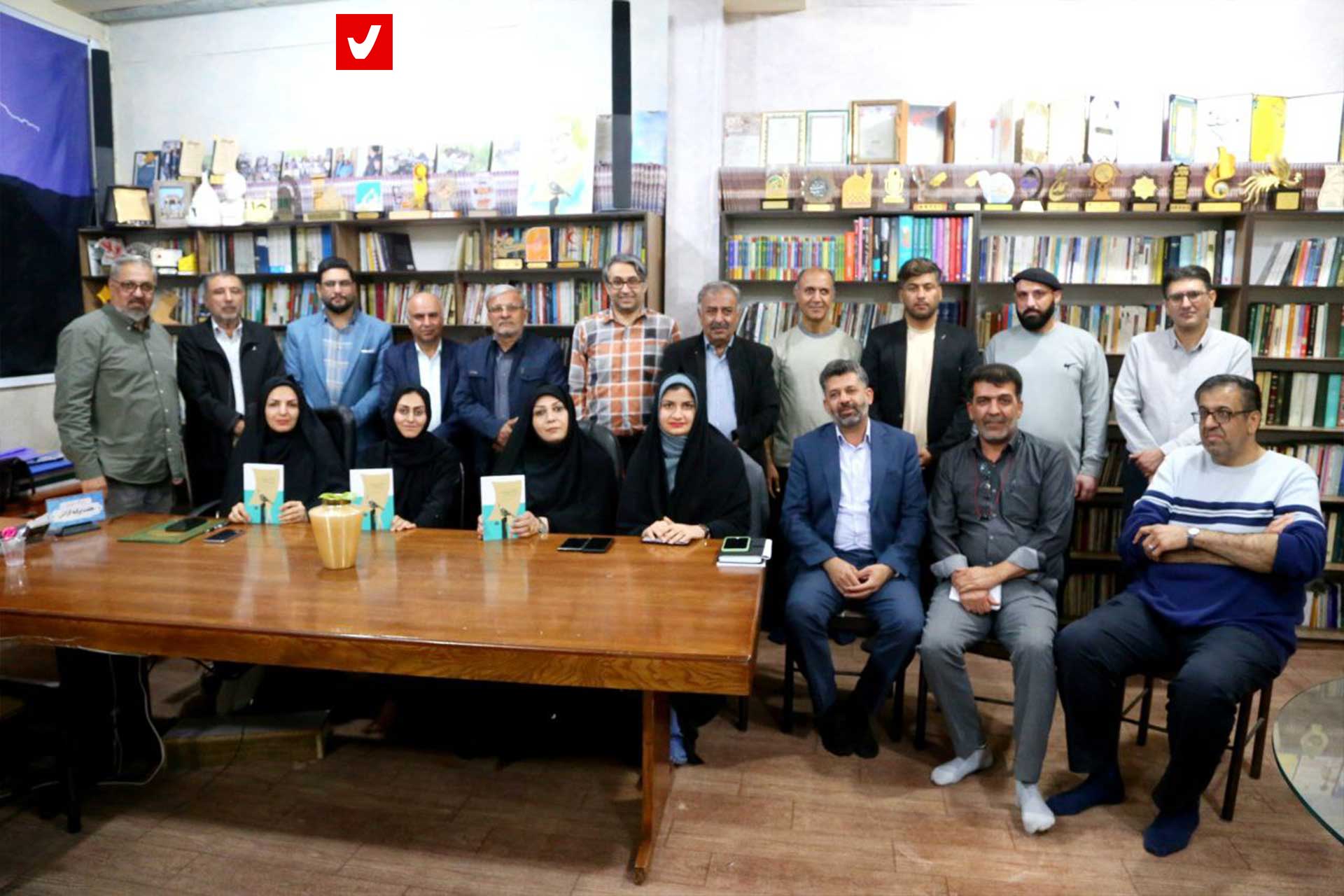 نشست معرفی و نقد کتاب «کاکایوسف، ای پرنده تائب» در گراش برگزار شد