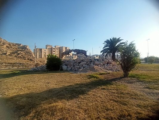 نصب المان قوچ لارستان در میدان امام رضا(ع) لار