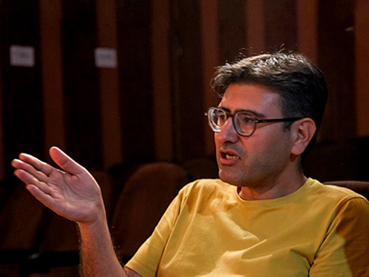 گفتگو با «مسعود غفوری»، مترجمِ نمایشنامه «۱۱۳ دقیقه پس از غروب»